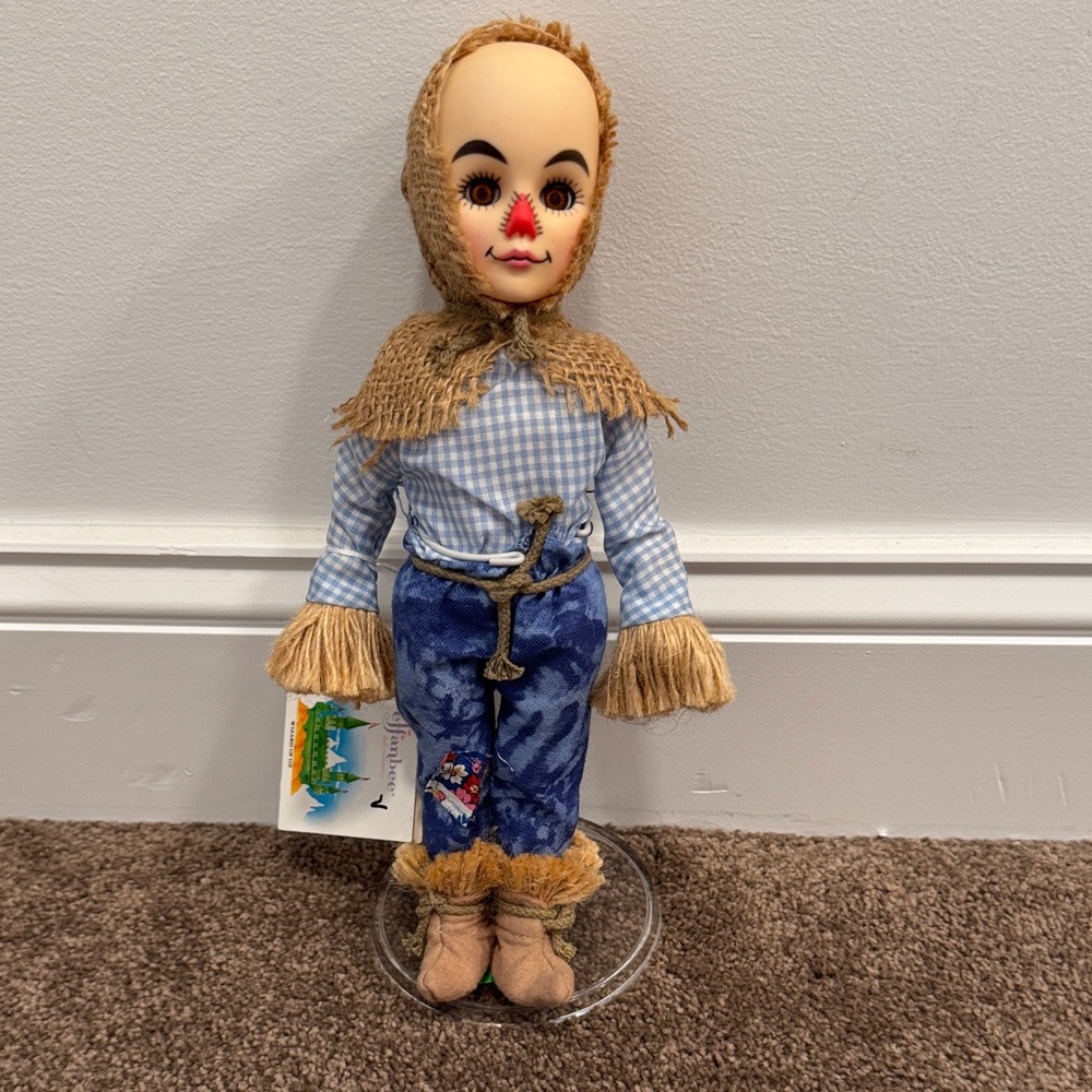 Effanbee scarecrow wizard of oz doll with stand NWT
